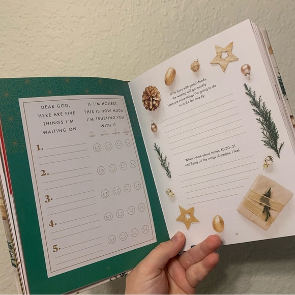 Candace Cameron Bure Inspirational Christmas Memory Book - Picture 2 of 3